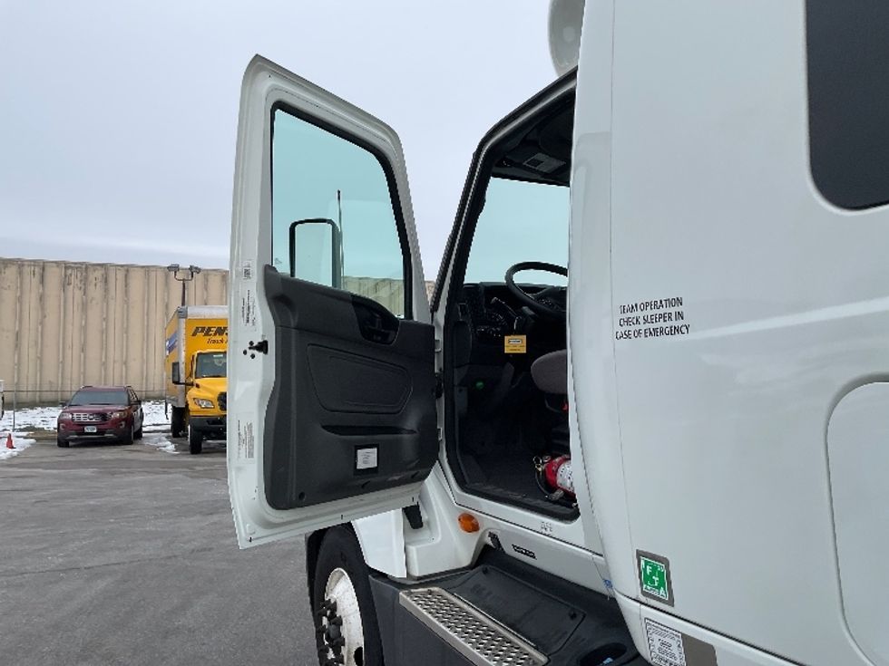 Sleeper Tractor-Heavy Duty Tractors-International-2024-LT625-Moberly-MO-516,667\n\t\tmiles-$ 65,500 - Image 9