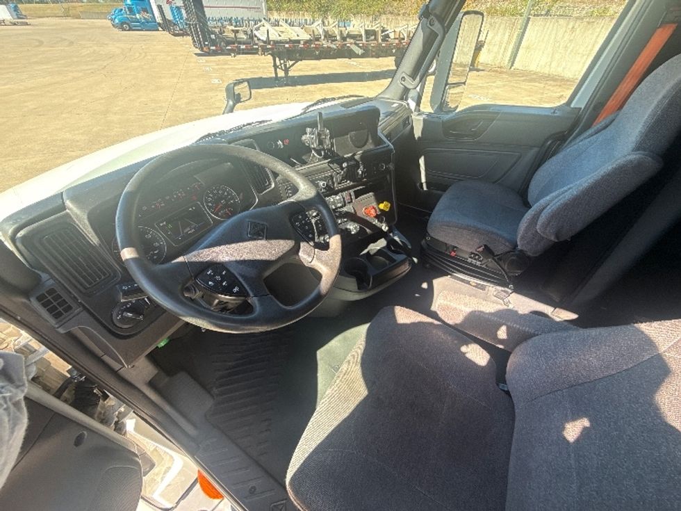 Sleeper Tractor-Heavy Duty Tractors-International-2024-LT625-Nashville (Mount Juliet)-TN-742,175\n\t\tmiles-$ 54,500 - Image 10