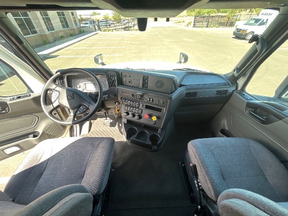 Sleeper Tractor-Heavy Duty Tractors-International-2024-LT625-Phoenix-AZ-797,409\n\t\tmiles-$ 48,750 - Image 12