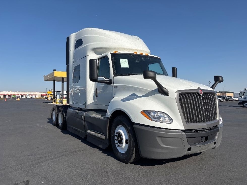 Sleeper Tractor-Heavy Duty Tractors-International-2024-LT625-Salt Lake City-UT-637,915\n\t\tmiles-$ 63,000 - Image 1