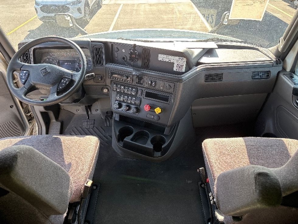 Sleeper Tractor-Heavy Duty Tractors-International-2024-LT625-Salt Lake City-UT-637,915\n\t\tmiles-$ 63,000 - Image 12