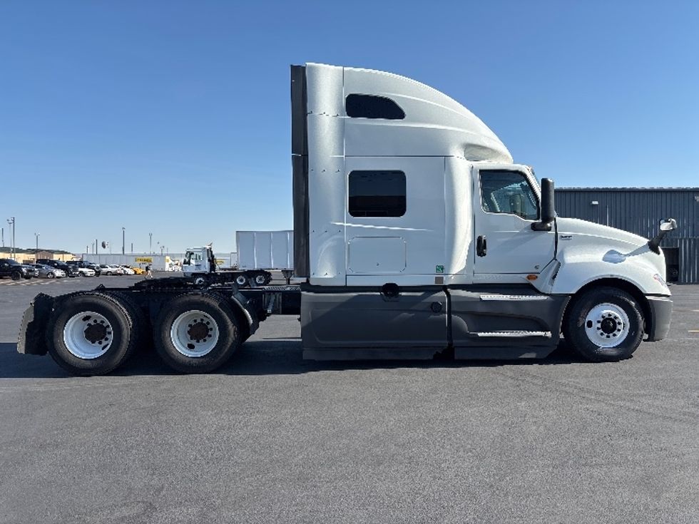 Sleeper Tractor-Heavy Duty Tractors-International-2024-LT625-Salt Lake City-UT-637,915\n\t\tmiles-$ 63,000 - Image 8