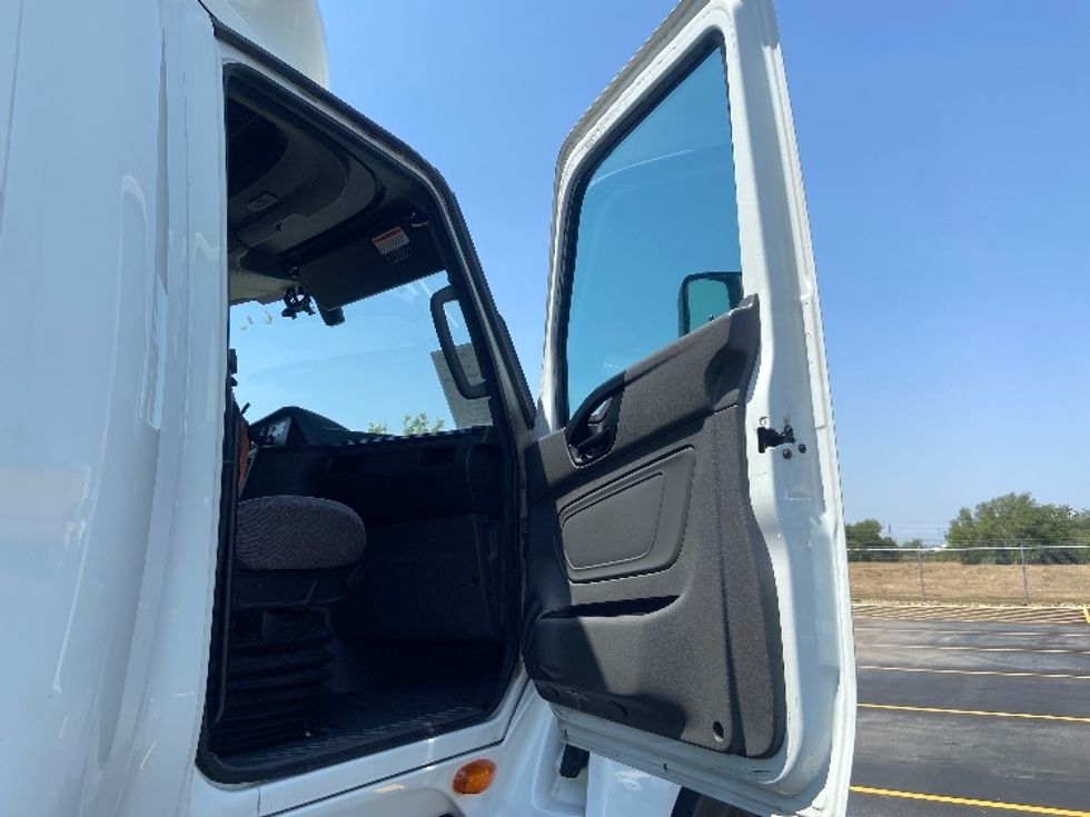 Sleeper Tractor-Heavy Duty Tractors-International-2024-LT625-San Antonio-TX-613,585\n\t\tmiles-$ 65,750 - Image 13