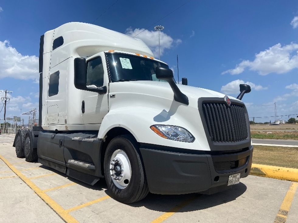 Sleeper Tractor-Heavy Duty Tractors-International-2024-LT625-San Antonio-TX-678,701\n\t\tmiles-$ 58,500 - Image 1