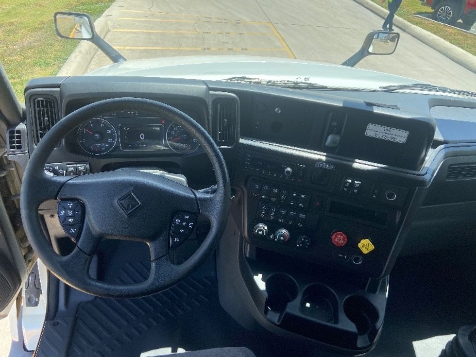 Sleeper Tractor-Heavy Duty Tractors-International-2024-LT625-San Antonio-TX-678,701\n\t\tmiles-$ 58,500 - Image 11