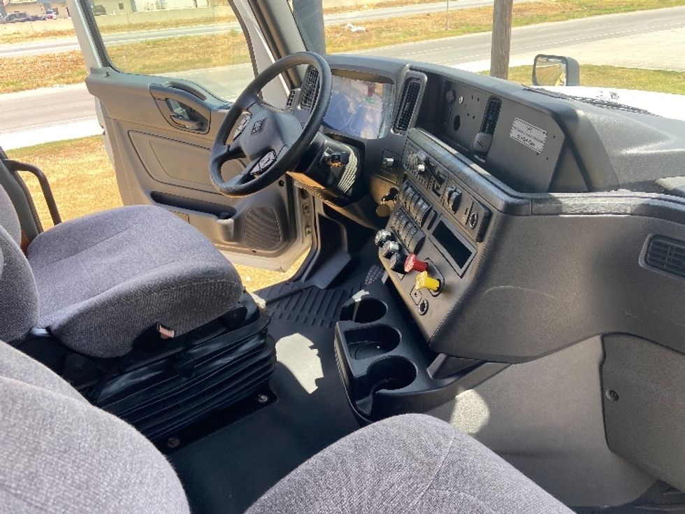 Sleeper Tractor-Heavy Duty Tractors-International-2024-LT625-San Antonio-TX-678,701\n\t\tmiles-$ 58,500 - Image 15