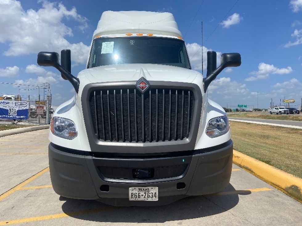 Sleeper Tractor-Heavy Duty Tractors-International-2024-LT625-San Antonio-TX-678,701\n\t\tmiles-$ 58,500 - Image 2