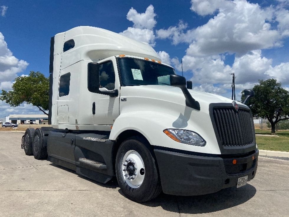 Sleeper Tractor-Heavy Duty Tractors-International-2024-LT625-San Antonio-TX-728,244\n\t\tmiles-$ 53,000 - Image 1