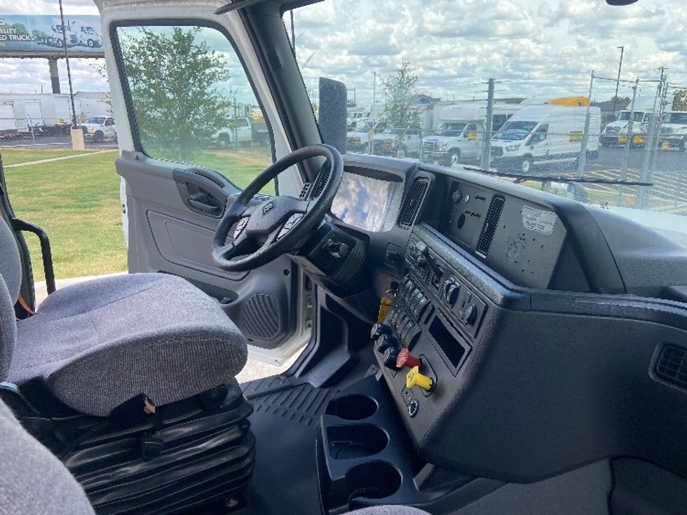 Sleeper Tractor-Heavy Duty Tractors-International-2024-LT625-San Antonio-TX-728,244\n\t\tmiles-$ 53,000 - Image 15