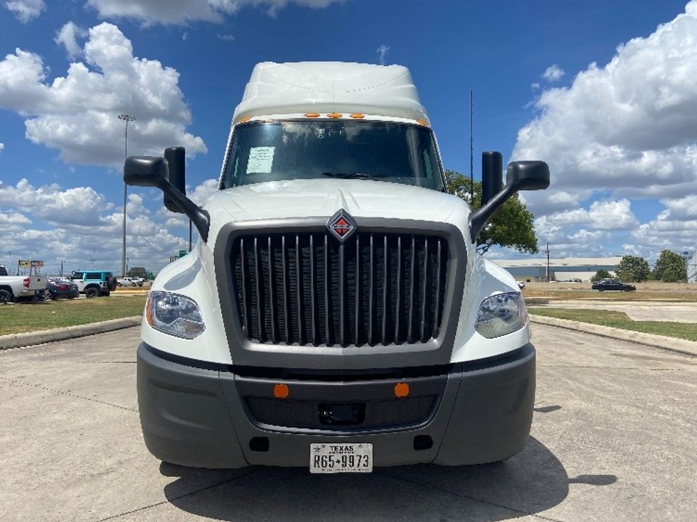 Sleeper Tractor-Heavy Duty Tractors-International-2024-LT625-San Antonio-TX-728,244\n\t\tmiles-$ 53,000 - Image 2
