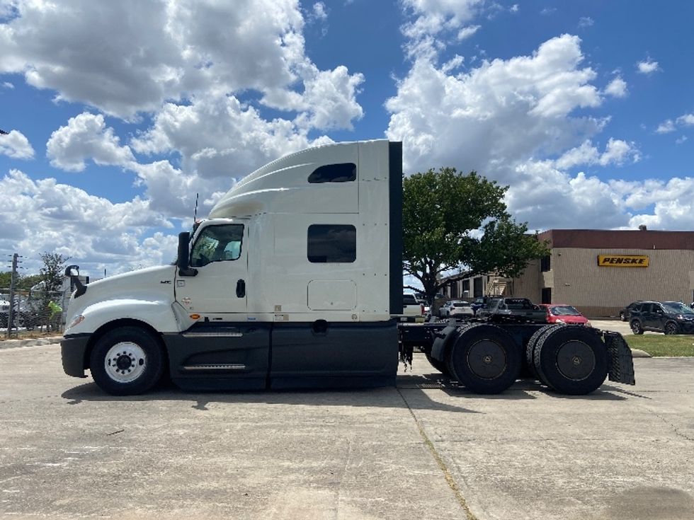 Sleeper Tractor-Heavy Duty Tractors-International-2024-LT625-San Antonio-TX-728,244\n\t\tmiles-$ 53,000 - Image 4