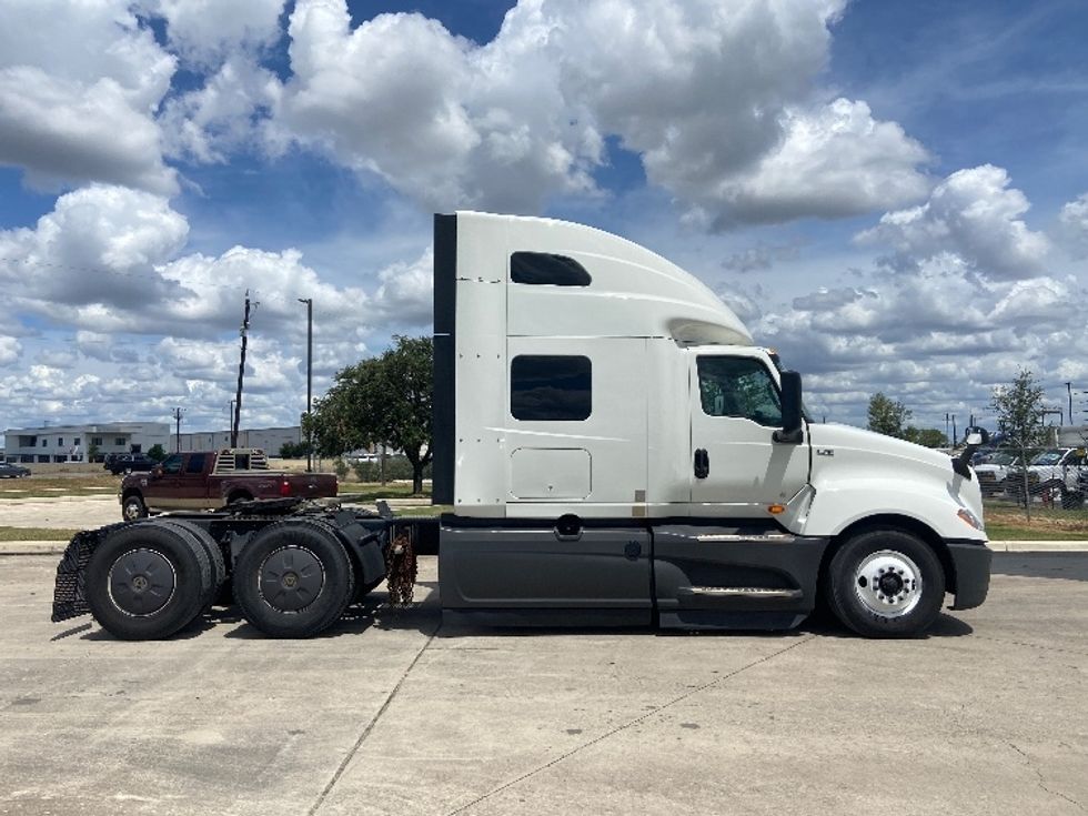 Sleeper Tractor-Heavy Duty Tractors-International-2024-LT625-San Antonio-TX-728,244\n\t\tmiles-$ 53,000 - Image 8