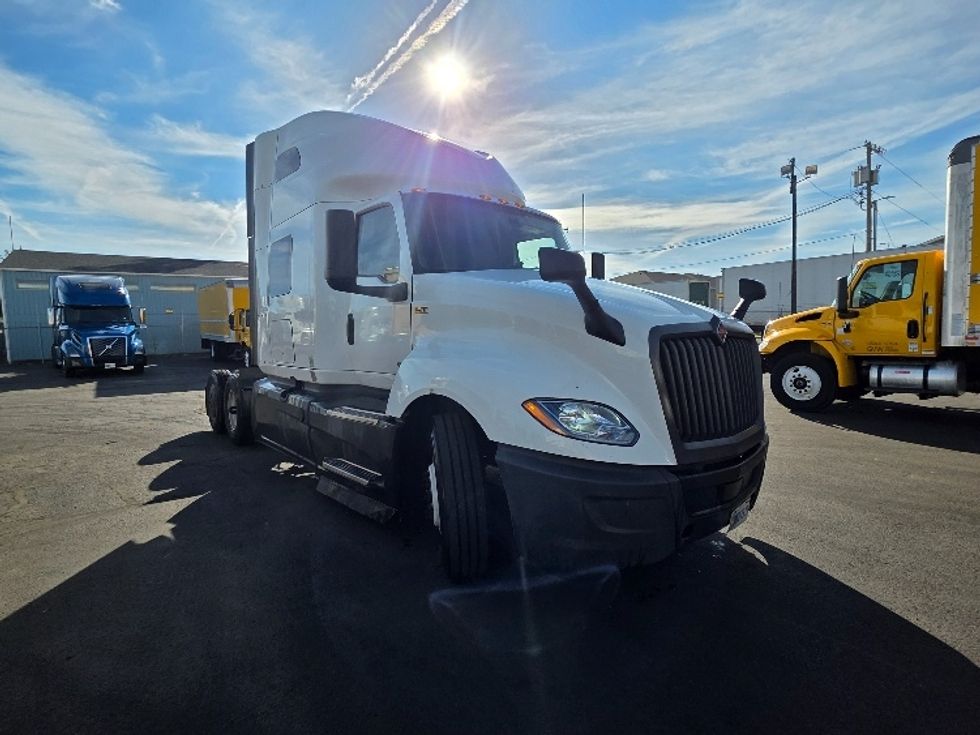 Sleeper Tractor-Heavy Duty Tractors-International-2024-LT625-Spokane Valley-WA-612,772\n\t\tmiles-$ 17,000 - Image 1