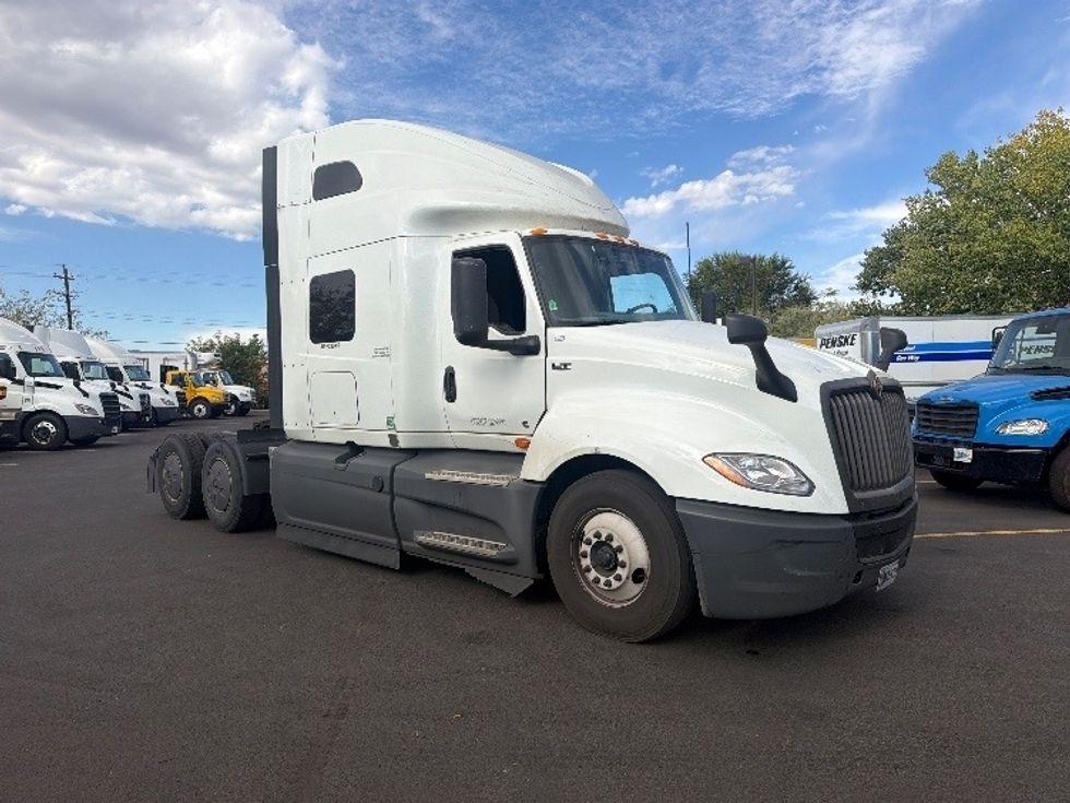 Sleeper Tractor-Heavy Duty Tractors-International-2024-LT625-West Sacramento-CA-609,636\n\t\tmiles-$ 69,250 - Image 1