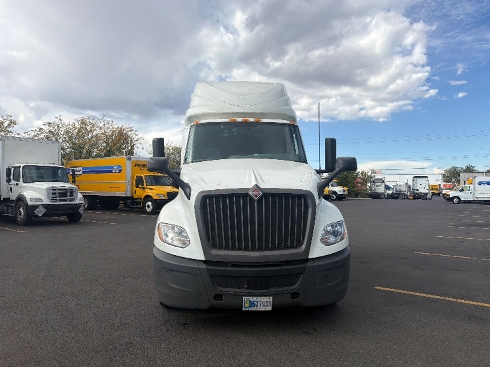 Sleeper Tractor-Heavy Duty Tractors-International-2024-LT625-West Sacramento-CA-609,636\n\t\tmiles-$ 69,250 - Image 2