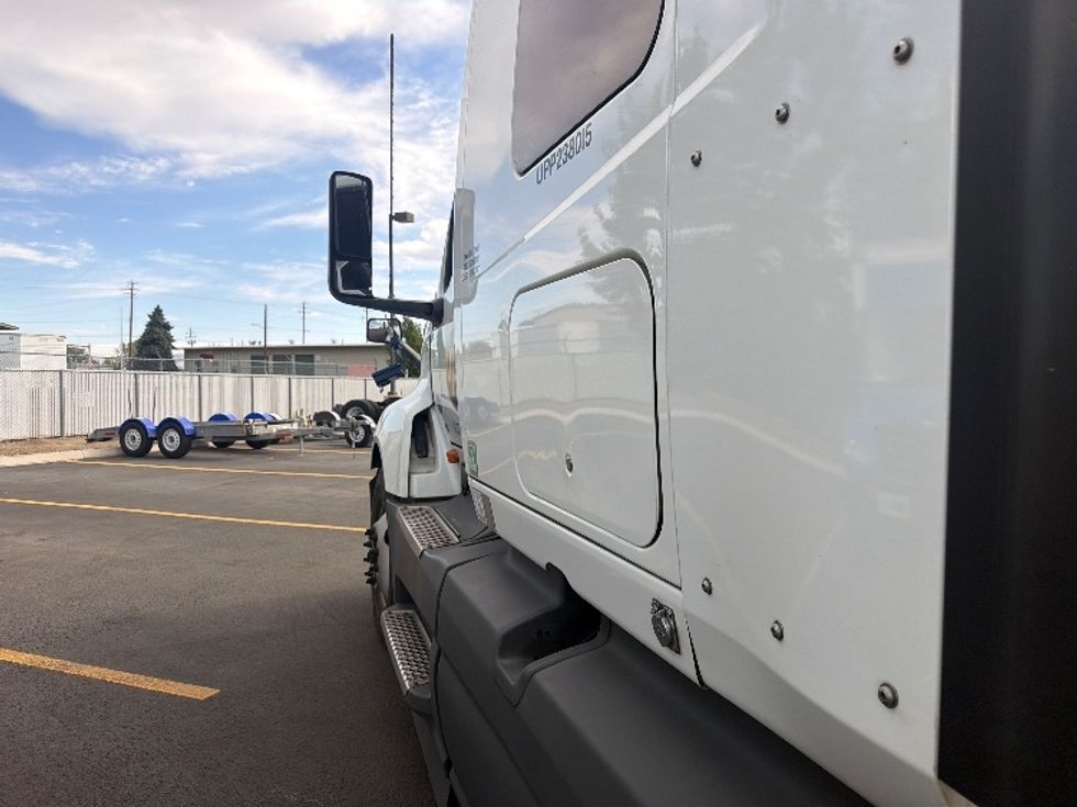 Sleeper Tractor-Heavy Duty Tractors-International-2024-LT625-West Sacramento-CA-609,636\n\t\tmiles-$ 69,250 - Image 24