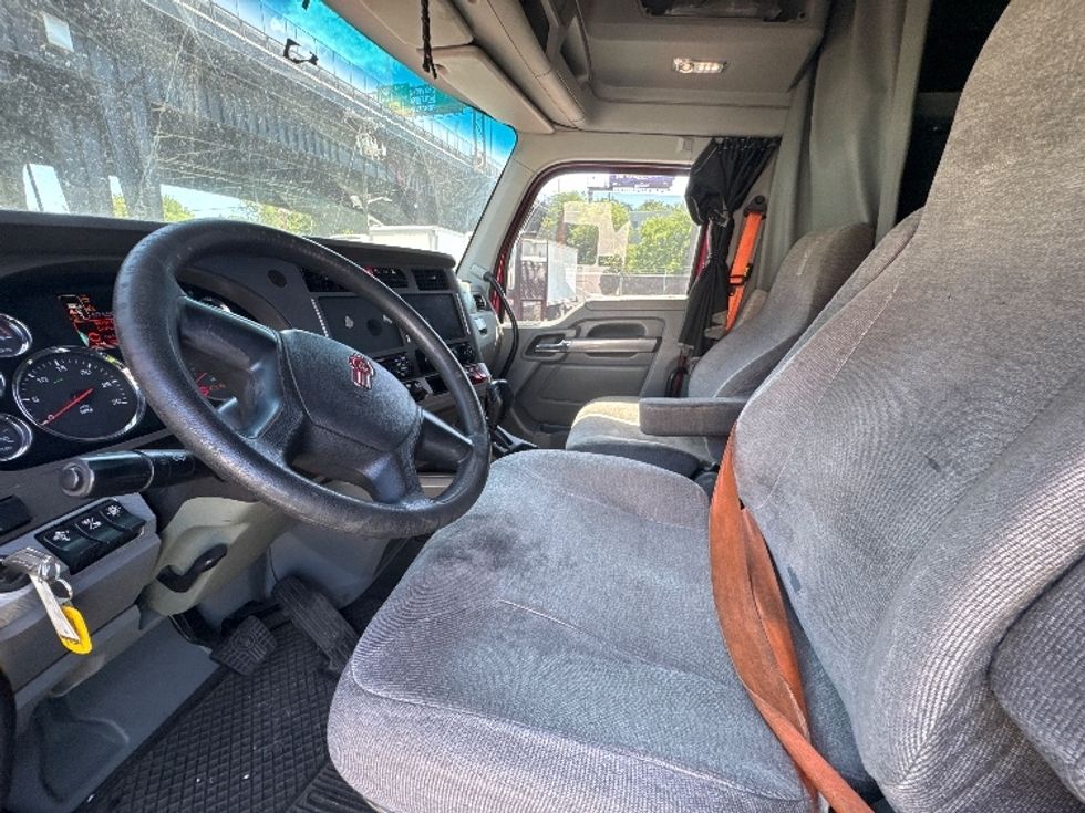 Sleeper Tractor-Heavy Duty Tractors-Kenworth-2017-T680-North Bergen-NJ-668,971\n\t\tmiles-$ 21,000 - Image 10