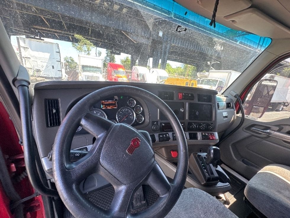 Sleeper Tractor-Heavy Duty Tractors-Kenworth-2017-T680-North Bergen-NJ-668,971\n\t\tmiles-$ 21,000 - Image 11
