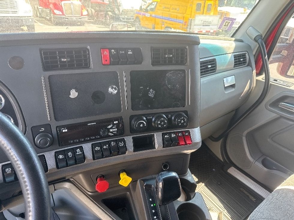Sleeper Tractor-Heavy Duty Tractors-Kenworth-2017-T680-North Bergen-NJ-668,971\n\t\tmiles-$ 21,000 - Image 12