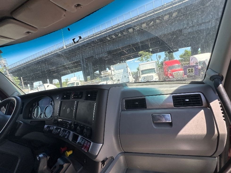Sleeper Tractor-Heavy Duty Tractors-Kenworth-2017-T680-North Bergen-NJ-668,971\n\t\tmiles-$ 21,000 - Image 14