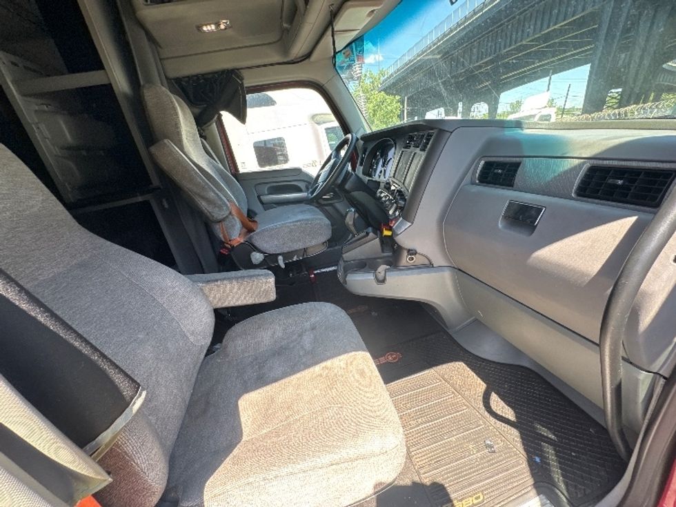 Sleeper Tractor-Heavy Duty Tractors-Kenworth-2017-T680-North Bergen-NJ-668,971\n\t\tmiles-$ 21,000 - Image 15