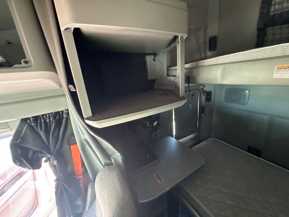 Sleeper Tractor-Heavy Duty Tractors-Kenworth-2017-T680-North Bergen-NJ-668,971\n\t\tmiles-$ 21,000 - Image 19
