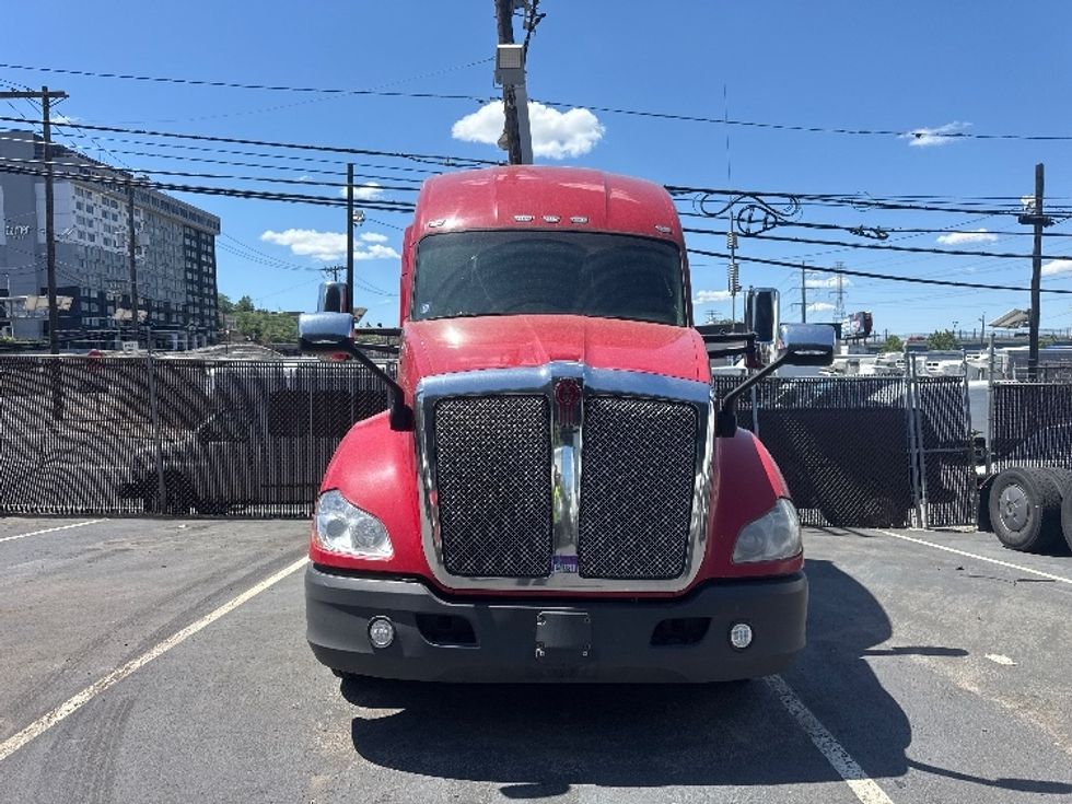 Sleeper Tractor-Heavy Duty Tractors-Kenworth-2017-T680-North Bergen-NJ-668,971\n\t\tmiles-$ 21,000 - Image 2