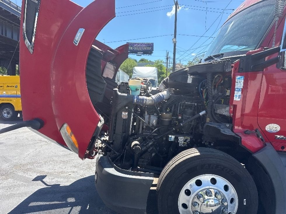 Sleeper Tractor-Heavy Duty Tractors-Kenworth-2017-T680-North Bergen-NJ-668,971\n\t\tmiles-$ 21,000 - Image 21
