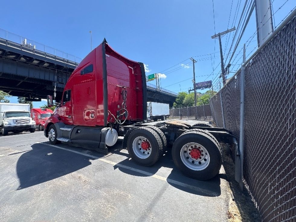 Sleeper Tractor-Heavy Duty Tractors-Kenworth-2017-T680-North Bergen-NJ-668,971\n\t\tmiles-$ 21,000 - Image 5