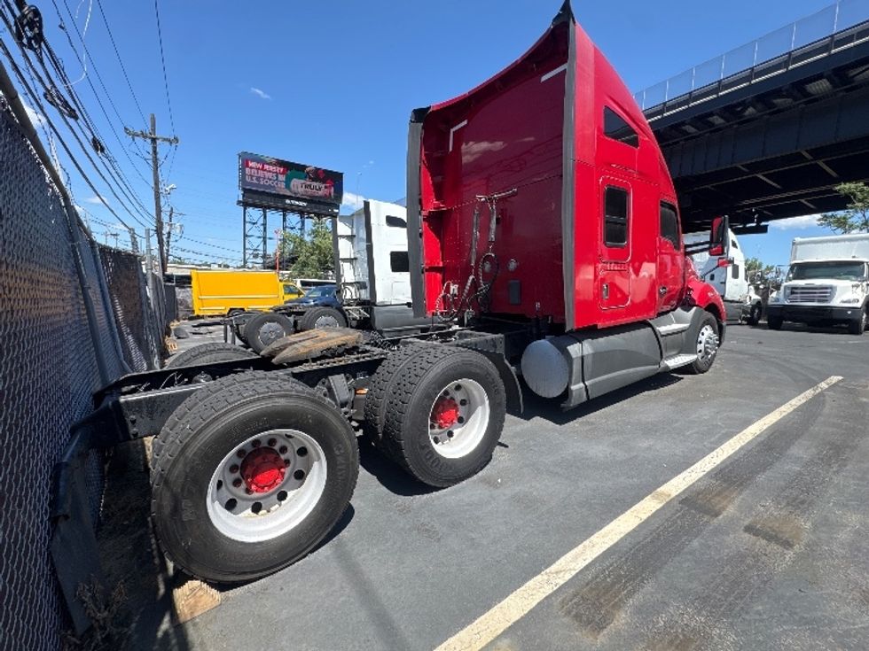 Sleeper Tractor-Heavy Duty Tractors-Kenworth-2017-T680-North Bergen-NJ-668,971\n\t\tmiles-$ 21,000 - Image 7