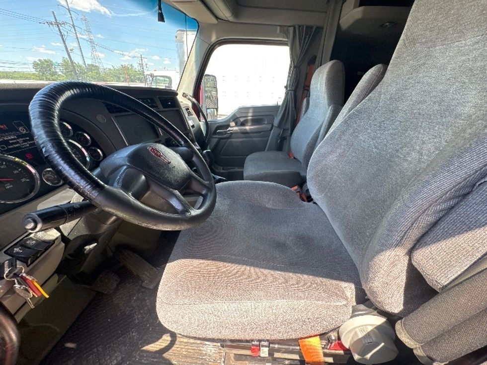 Sleeper Tractor-Heavy Duty Tractors-Kenworth-2017-T680-North Bergen-NJ-774,365\n\t\tmiles-$ 19,000 - Image 10