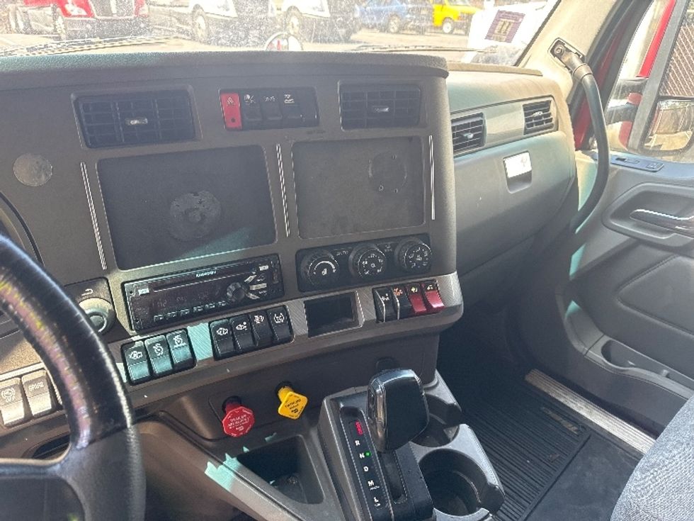 Sleeper Tractor-Heavy Duty Tractors-Kenworth-2017-T680-North Bergen-NJ-774,365\n\t\tmiles-$ 19,000 - Image 12