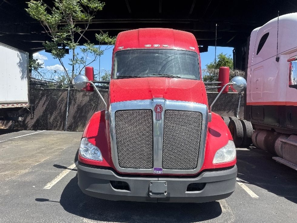 Sleeper Tractor-Heavy Duty Tractors-Kenworth-2017-T680-North Bergen-NJ-774,365\n\t\tmiles-$ 19,000 - Image 2
