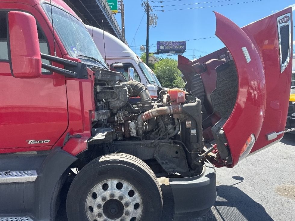 Sleeper Tractor-Heavy Duty Tractors-Kenworth-2017-T680-North Bergen-NJ-774,365\n\t\tmiles-$ 19,000 - Image 20