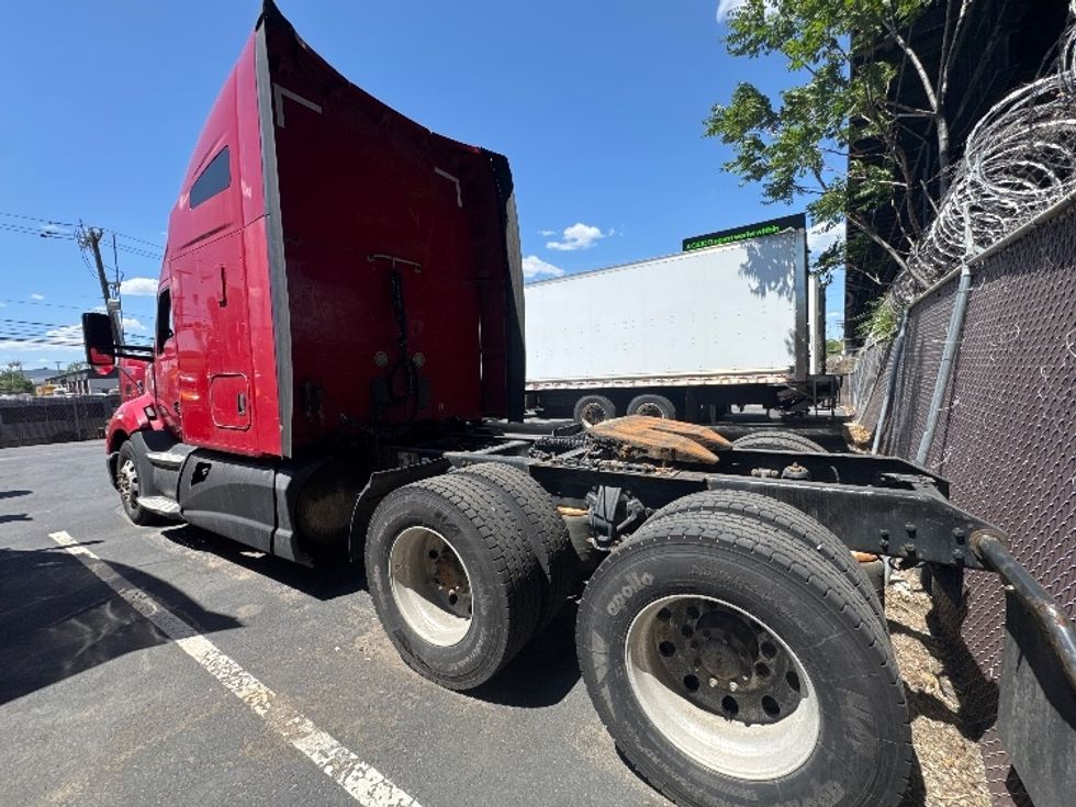 Sleeper Tractor-Heavy Duty Tractors-Kenworth-2017-T680-North Bergen-NJ-774,365\n\t\tmiles-$ 19,000 - Image 5