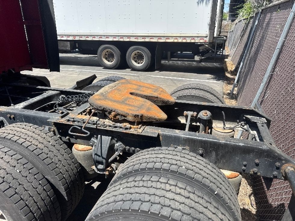 Sleeper Tractor-Heavy Duty Tractors-Kenworth-2017-T680-North Bergen-NJ-774,365\n\t\tmiles-$ 19,000 - Image 6