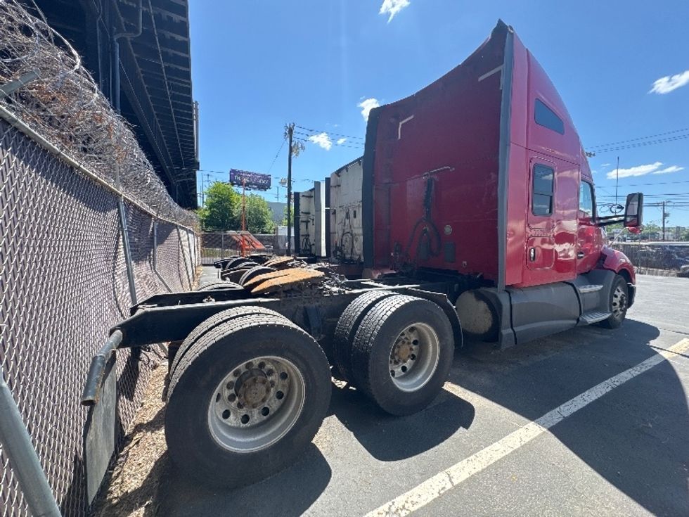 Sleeper Tractor-Heavy Duty Tractors-Kenworth-2017-T680-North Bergen-NJ-774,365\n\t\tmiles-$ 19,000 - Image 7