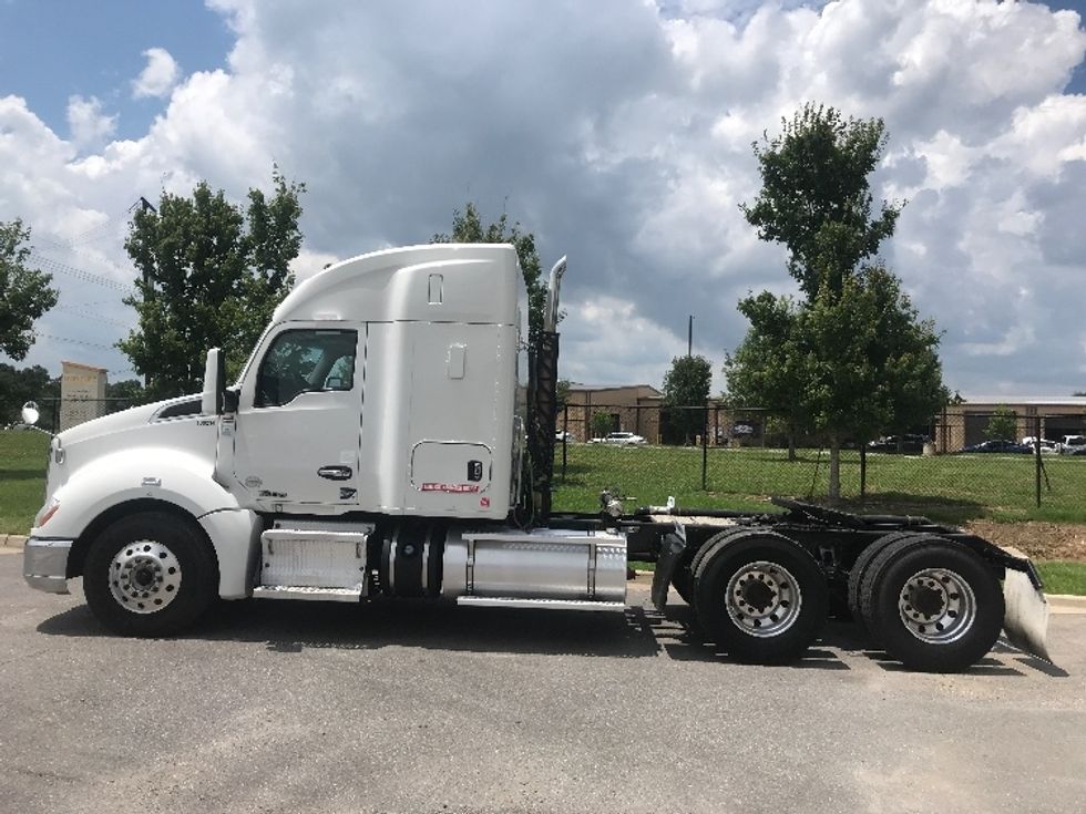 2018 Kenworth T680 Sleeper Tractor