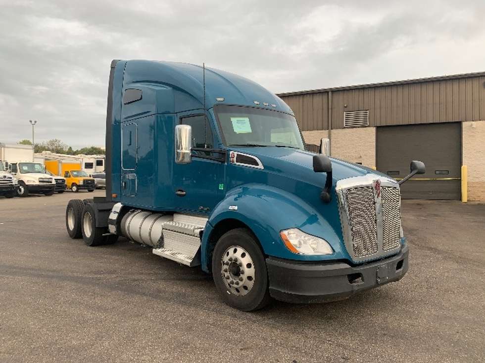 Sleeper Tractor-Heavy Duty Tractors-Kenworth-2019-T680-Akron-OH-437,239
miles-$ 51,500