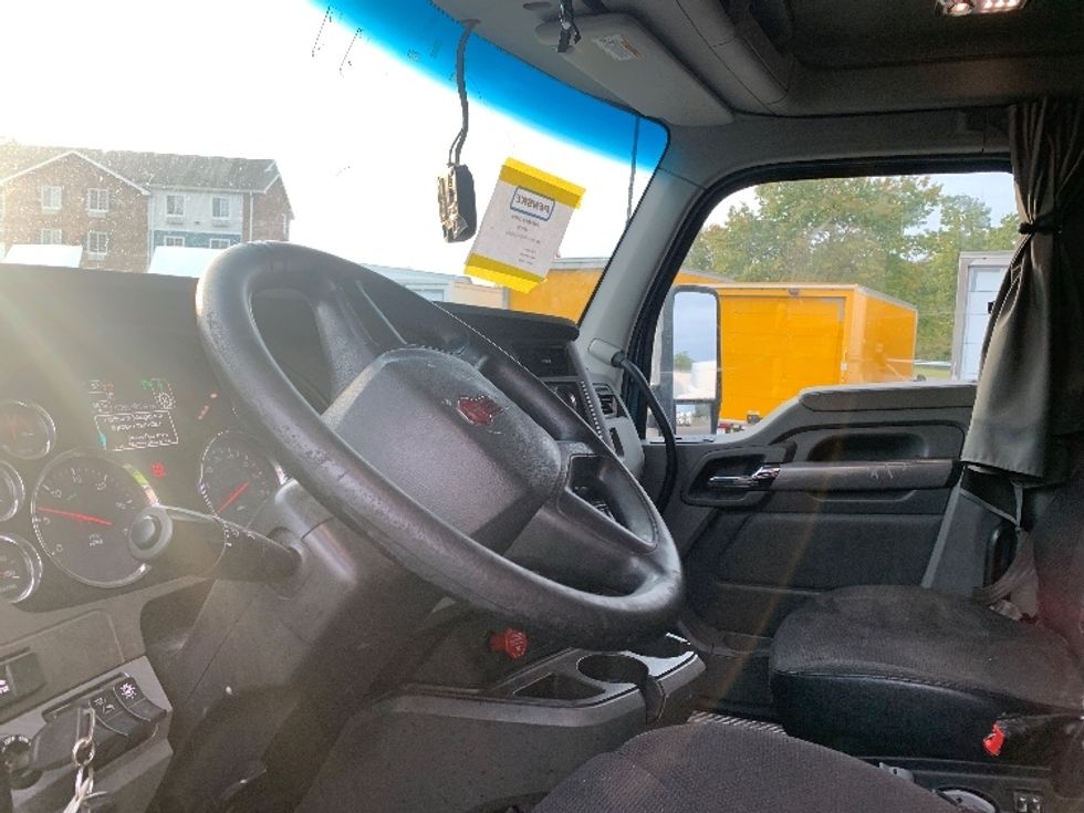 Sleeper Tractor-Heavy Duty Tractors-Kenworth-2019-T680-Akron-OH-437,239\n\t\tmiles-$ 51,500 - Image 10