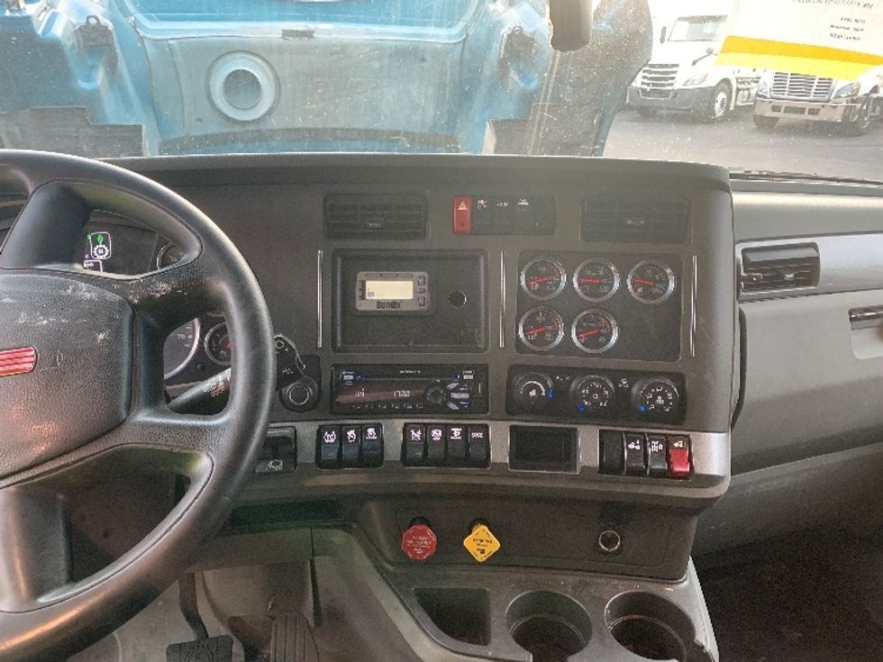 Sleeper Tractor-Heavy Duty Tractors-Kenworth-2019-T680-Akron-OH-437,239\n\t\tmiles-$ 51,500 - Image 11