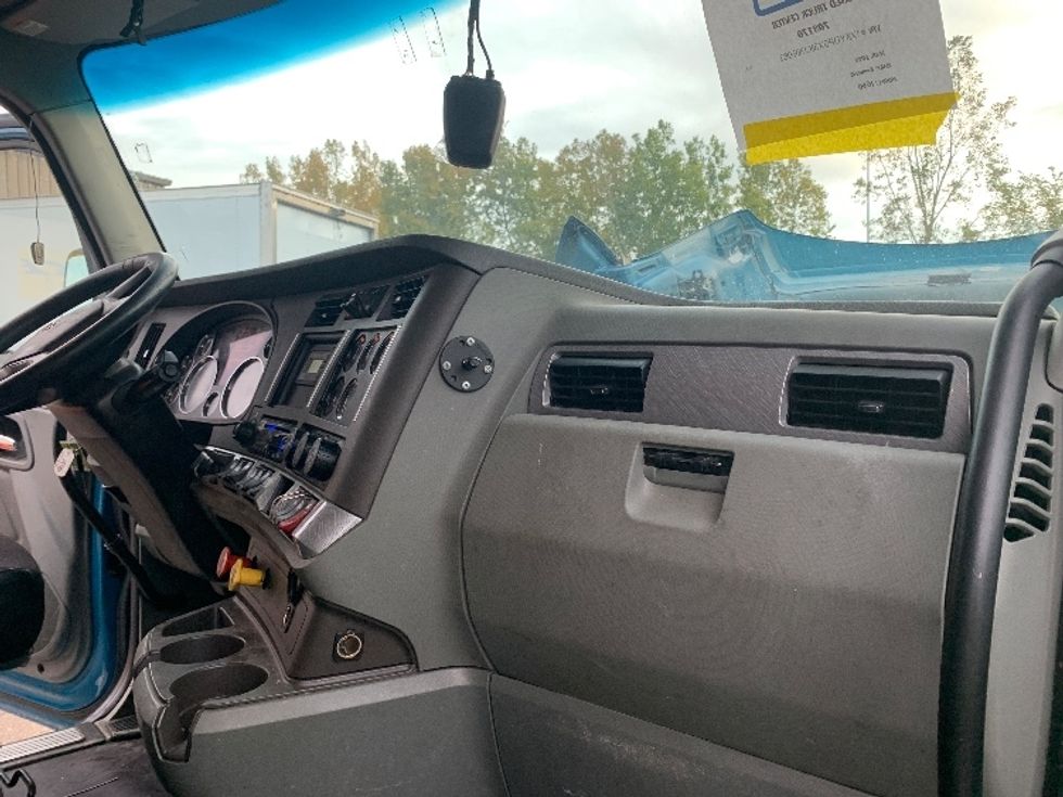 Sleeper Tractor-Heavy Duty Tractors-Kenworth-2019-T680-Akron-OH-437,239\n\t\tmiles-$ 51,500 - Image 14