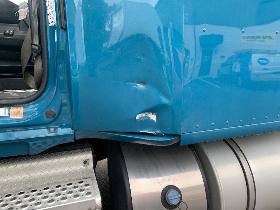 Sleeper Tractor-Heavy Duty Tractors-Kenworth-2019-T680-Akron-OH-437,239\n\t\tmiles-$ 51,500 - Image 22