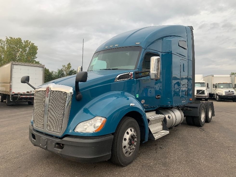 Sleeper Tractor-Heavy Duty Tractors-Kenworth-2019-T680-Akron-OH-437,239\n\t\tmiles-$ 51,500 - Image 3