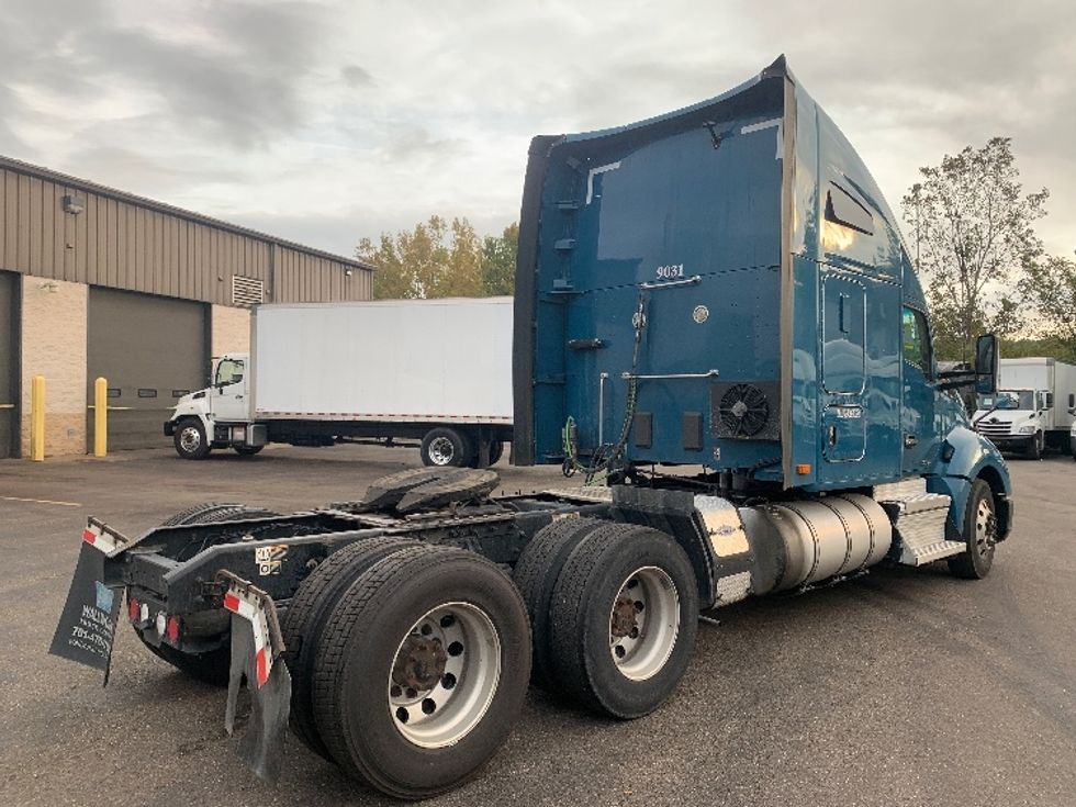 Sleeper Tractor-Heavy Duty Tractors-Kenworth-2019-T680-Akron-OH-437,239\n\t\tmiles-$ 51,500 - Image 7