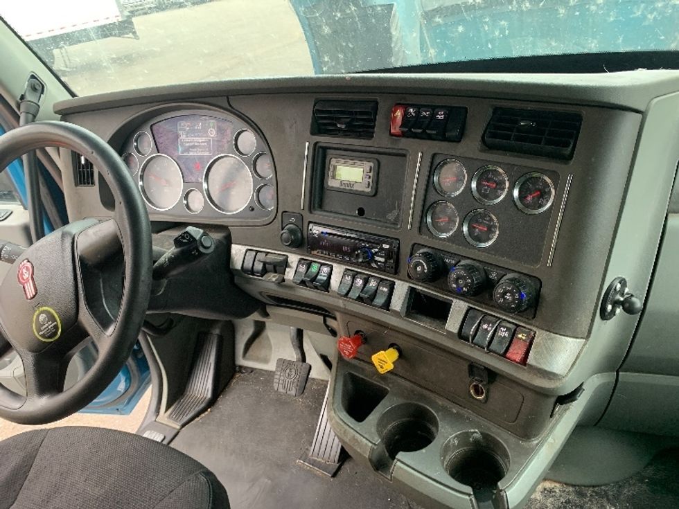 Sleeper Tractor-Heavy Duty Tractors-Kenworth-2019-T680-Akron-OH-453,228\n\t\tmiles-$ 47,500 - Image 12
