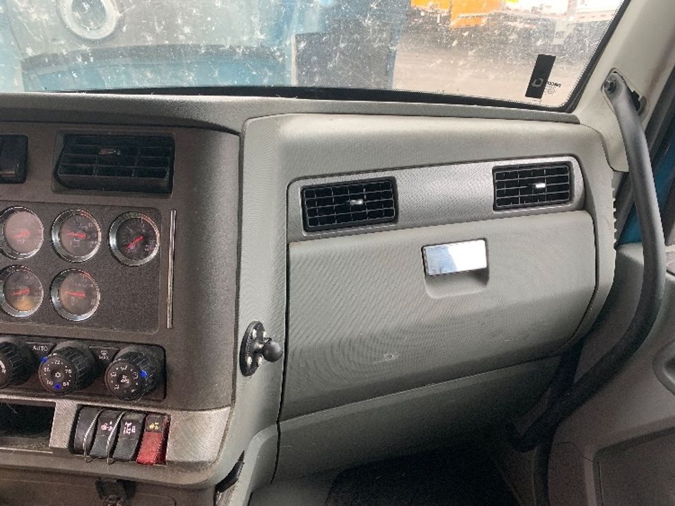 Sleeper Tractor-Heavy Duty Tractors-Kenworth-2019-T680-Akron-OH-453,228\n\t\tmiles-$ 47,500 - Image 14