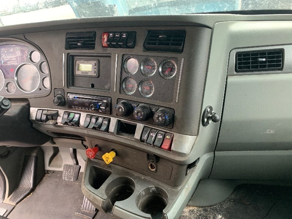 Sleeper Tractor-Heavy Duty Tractors-Kenworth-2019-T680-Akron-OH-453,228\n\t\tmiles-$ 47,500 - Image 15