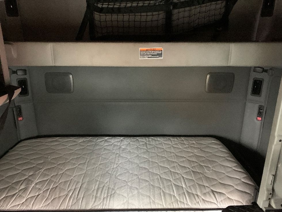 Sleeper Tractor-Heavy Duty Tractors-Kenworth-2019-T680-Akron-OH-453,228\n\t\tmiles-$ 47,500 - Image 16