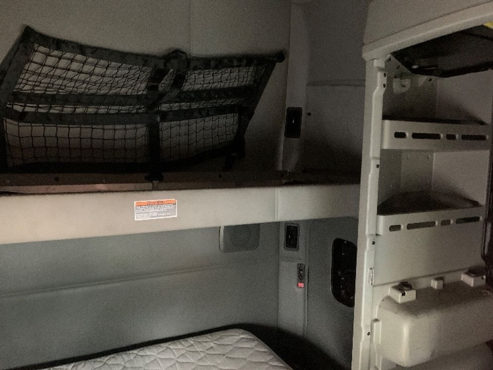 Sleeper Tractor-Heavy Duty Tractors-Kenworth-2019-T680-Akron-OH-453,228\n\t\tmiles-$ 47,500 - Image 19